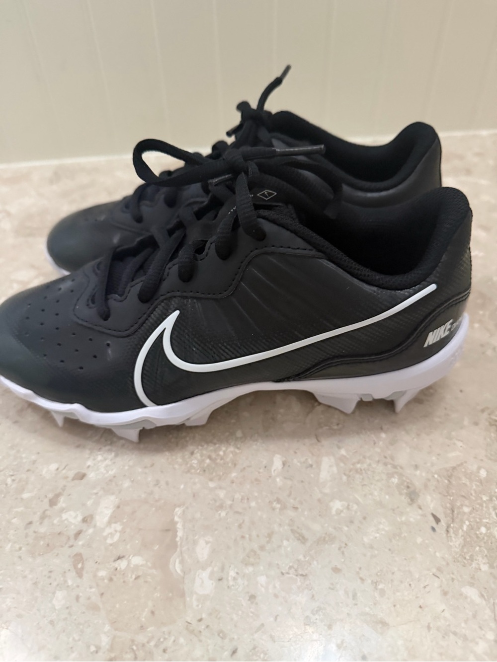 Nike Kids Black & White Cleats - Youth Athletic Shoe - Like New